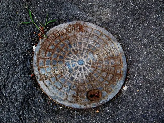 „Vybudování kanalizačních stok „A“, „B“, „B-1“ v Doubravě“ (01487/2023/ŽPZ) - 0 - manhole-cover-g55266d023_1280.jpg