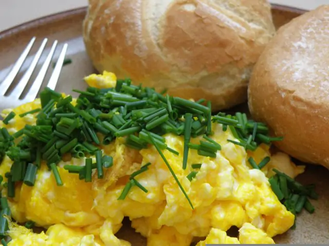 Smažení vaječiny v hasičské zbrojnici - 0 - breakfast-876432.jpg