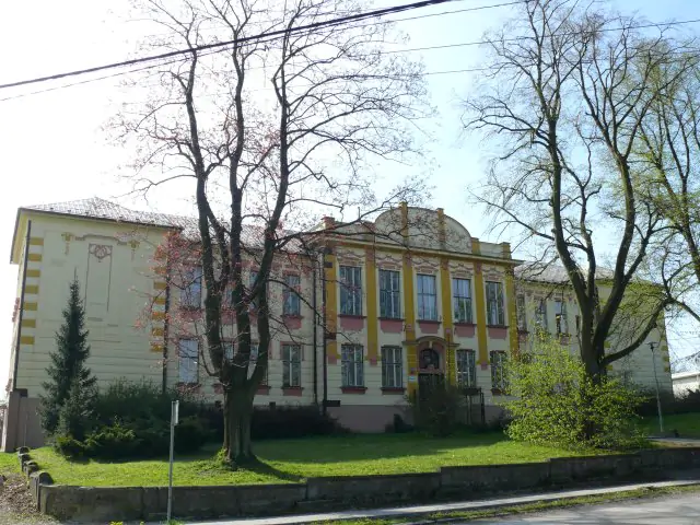 Rada obce rozhodla o novém řediteli základní školy - 0 - obr.3_budova základní školy3.JPG