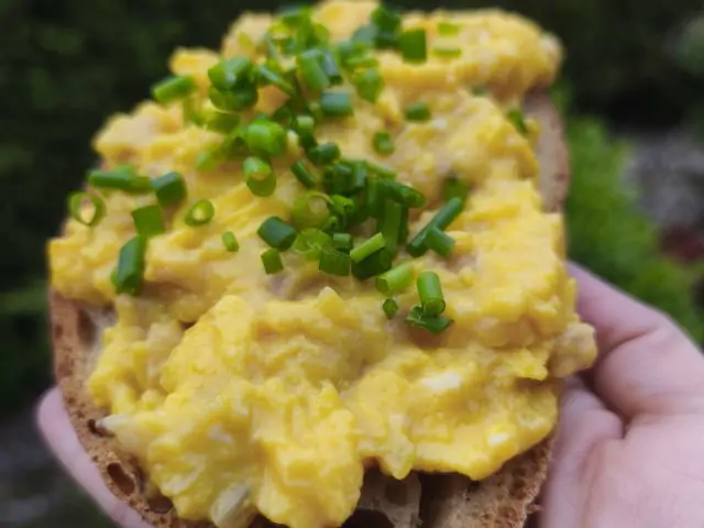 Kácení májky a smažení vaječiny (SDH Doubrava)