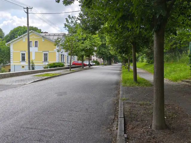Omezení na komunikaci z náměstí až nad základní školu